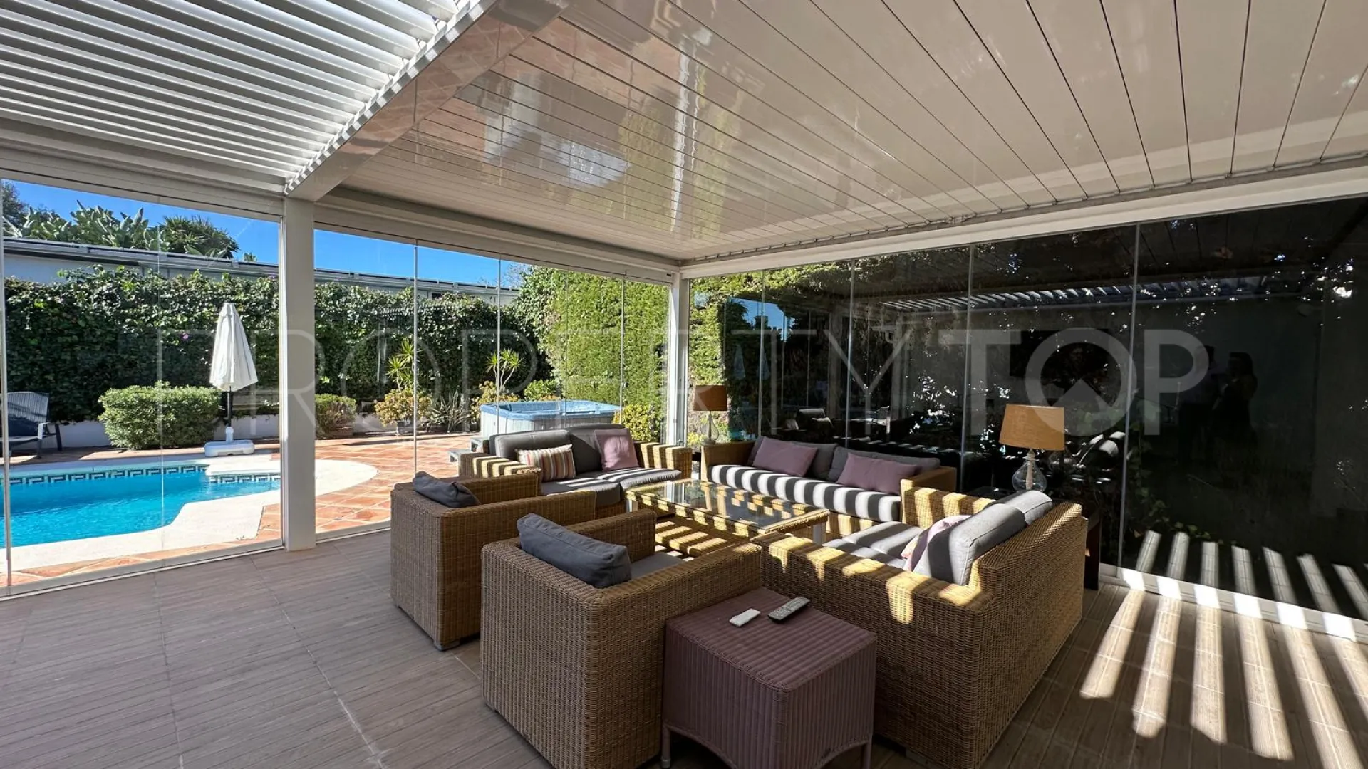 For sale villa with 8 bedrooms in Linda Vista Baja