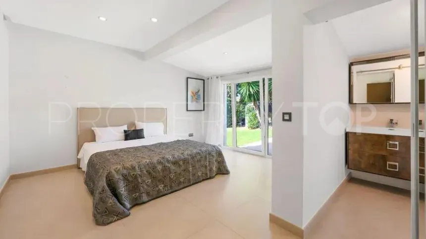 For sale villa with 8 bedrooms in Linda Vista Baja