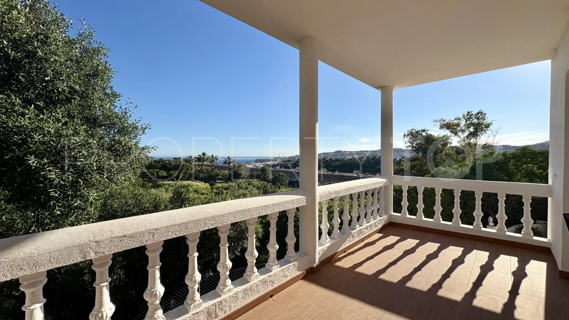 Comprar casa en Cala de Mijas con 5 dormitorios