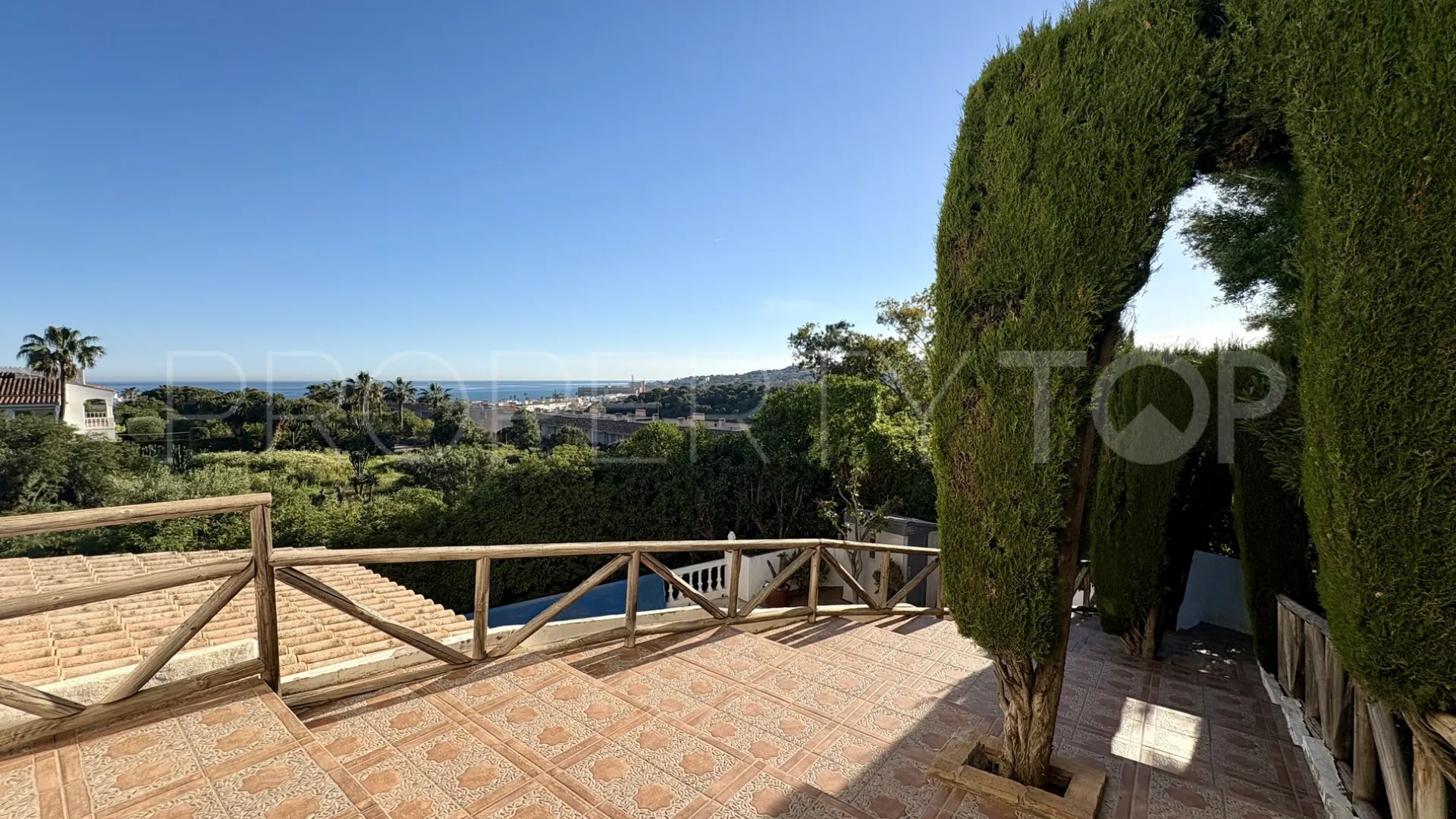 Comprar casa en Cala de Mijas con 5 dormitorios