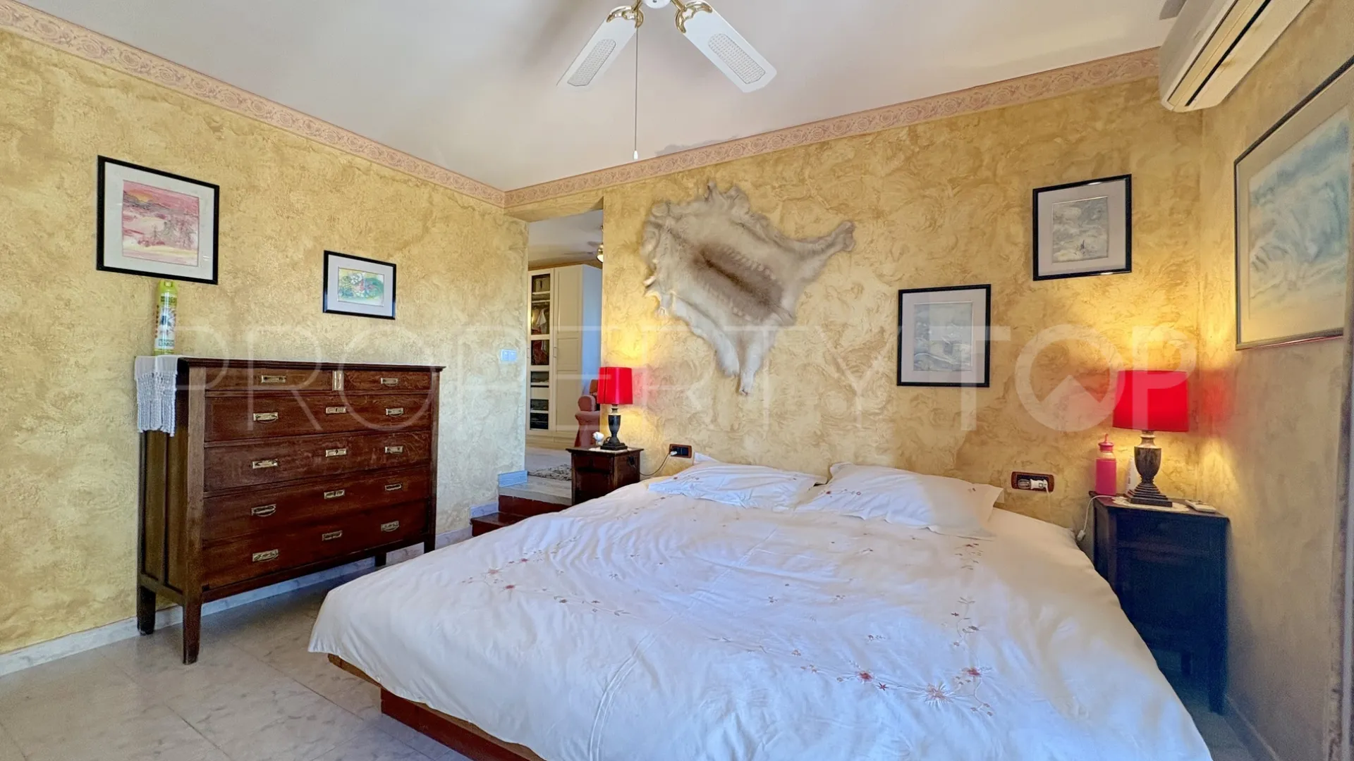 Comprar casa en Cala de Mijas con 5 dormitorios
