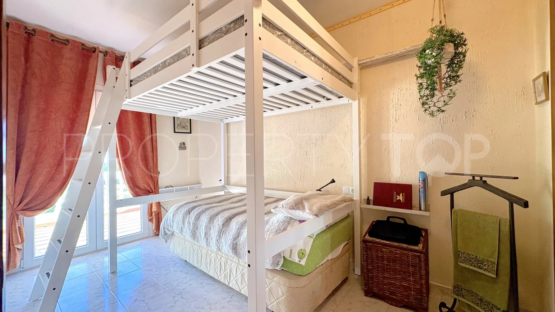 Comprar casa en Cala de Mijas con 5 dormitorios
