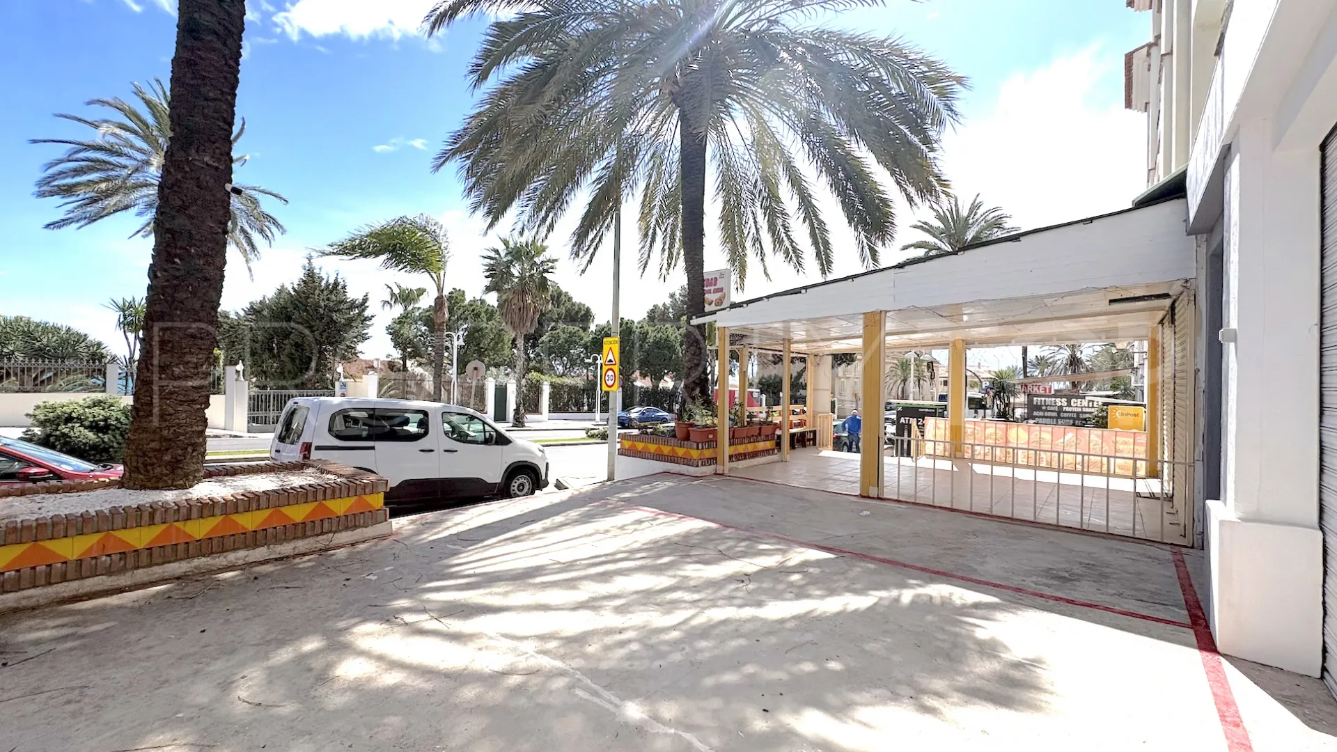 Buy commercial premises in Puerto Marina