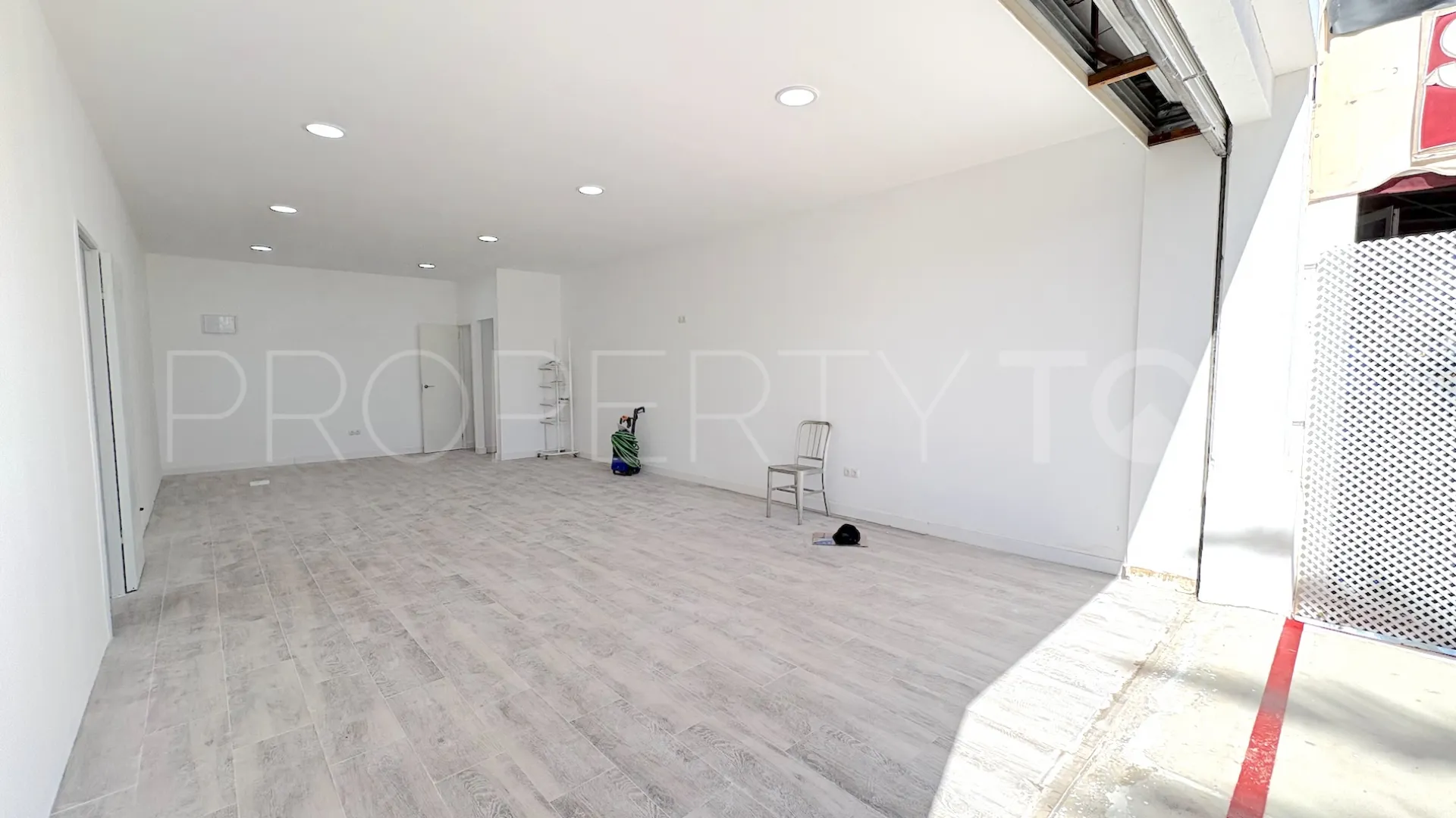 Buy commercial premises in Puerto Marina