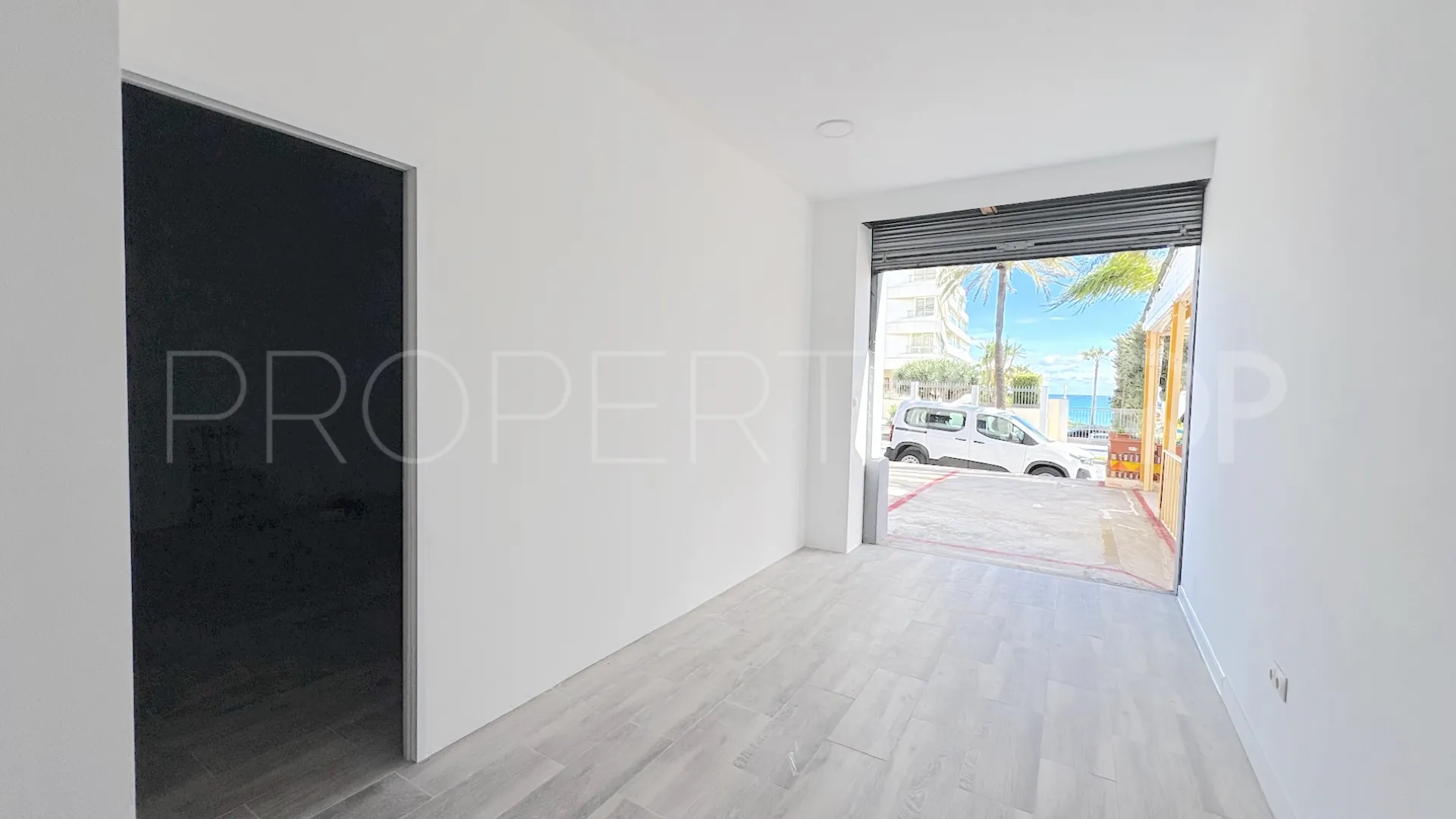 Buy commercial premises in Puerto Marina