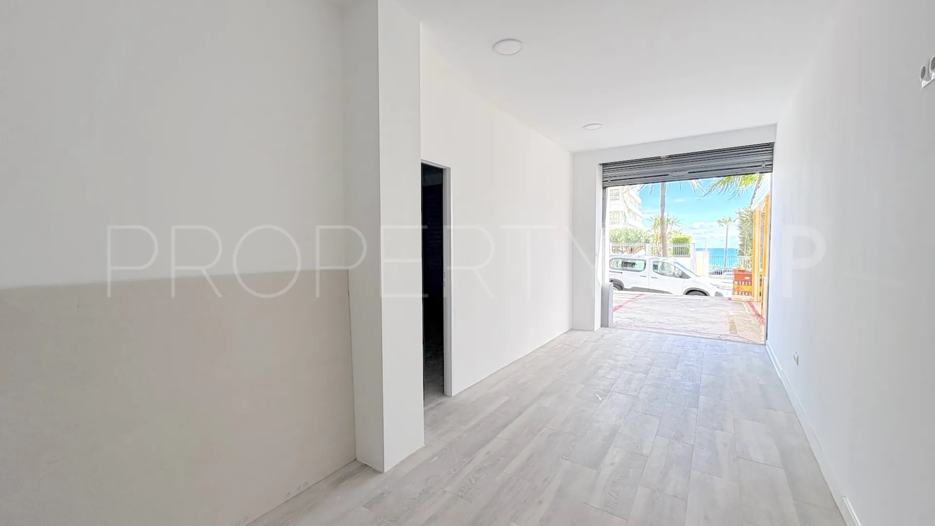 Local comercial en venta en Puerto Marina