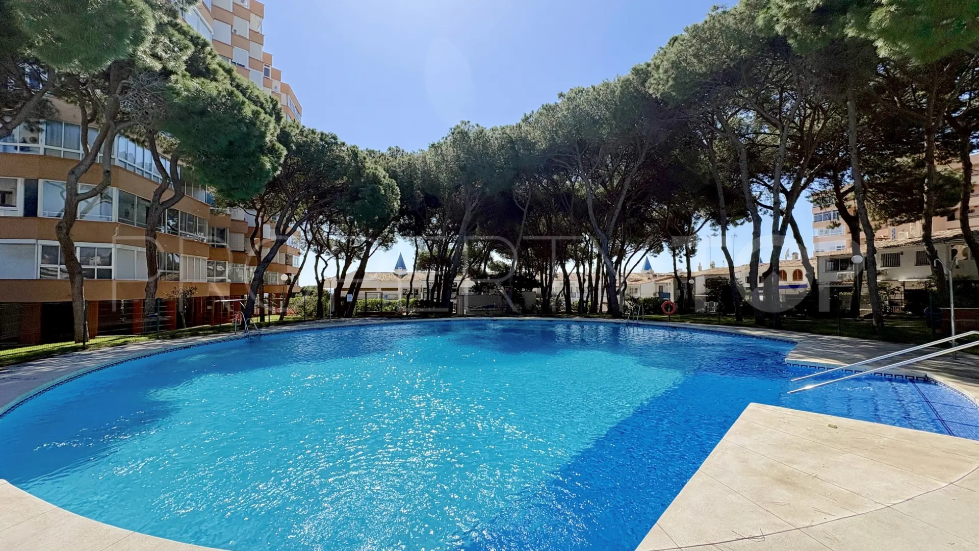 For sale Calahonda apartment with 2 bedrooms