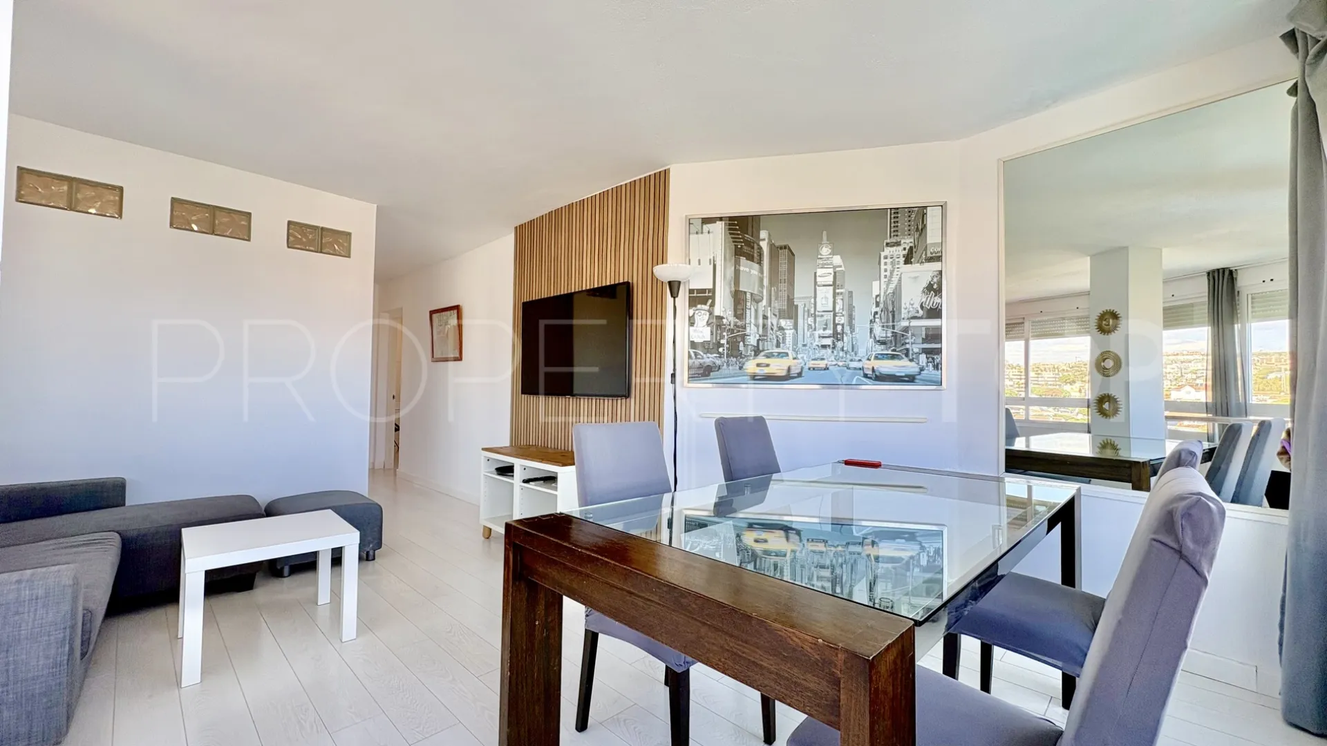 For sale Calahonda apartment with 2 bedrooms