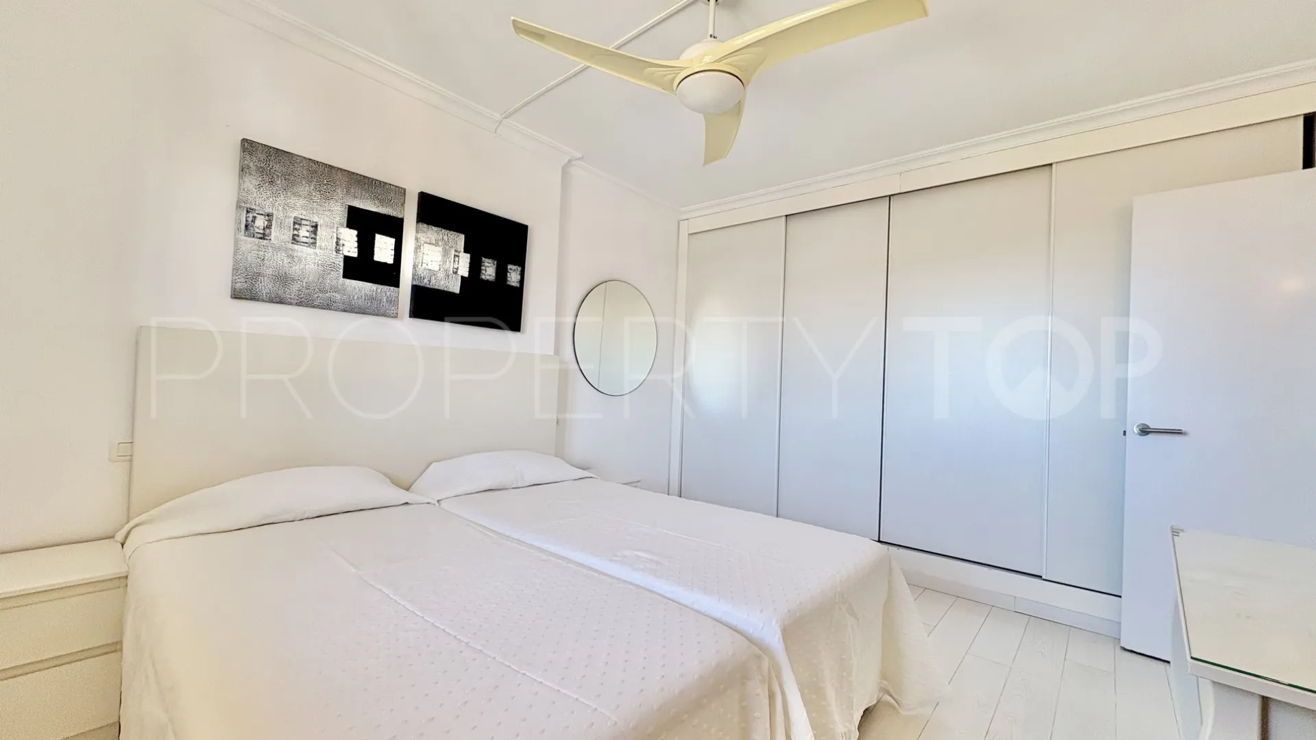 For sale Calahonda apartment with 2 bedrooms