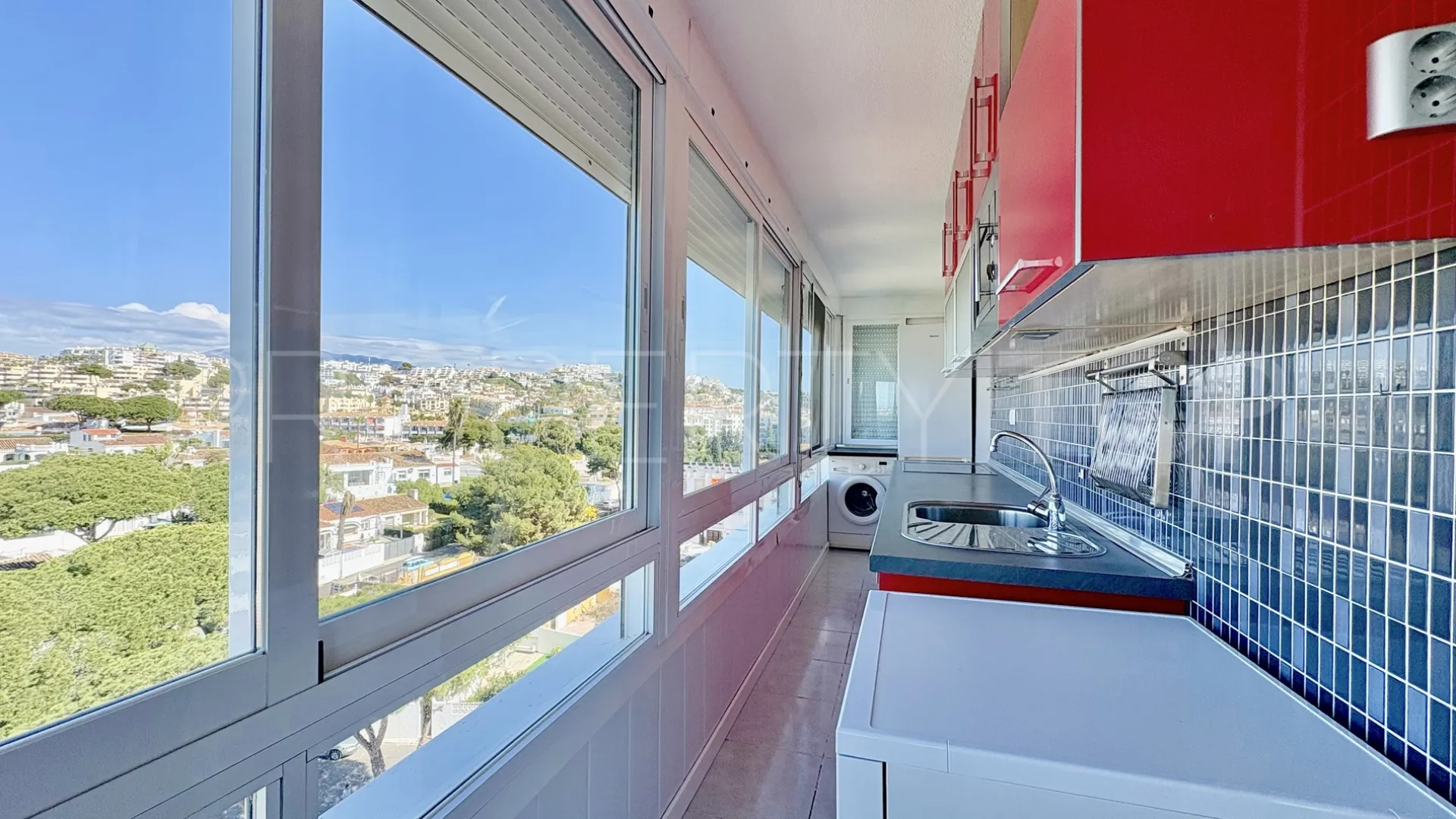For sale Calahonda apartment with 2 bedrooms
