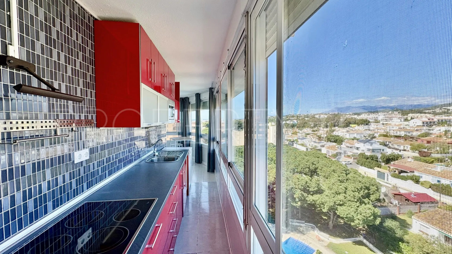 For sale Calahonda apartment with 2 bedrooms