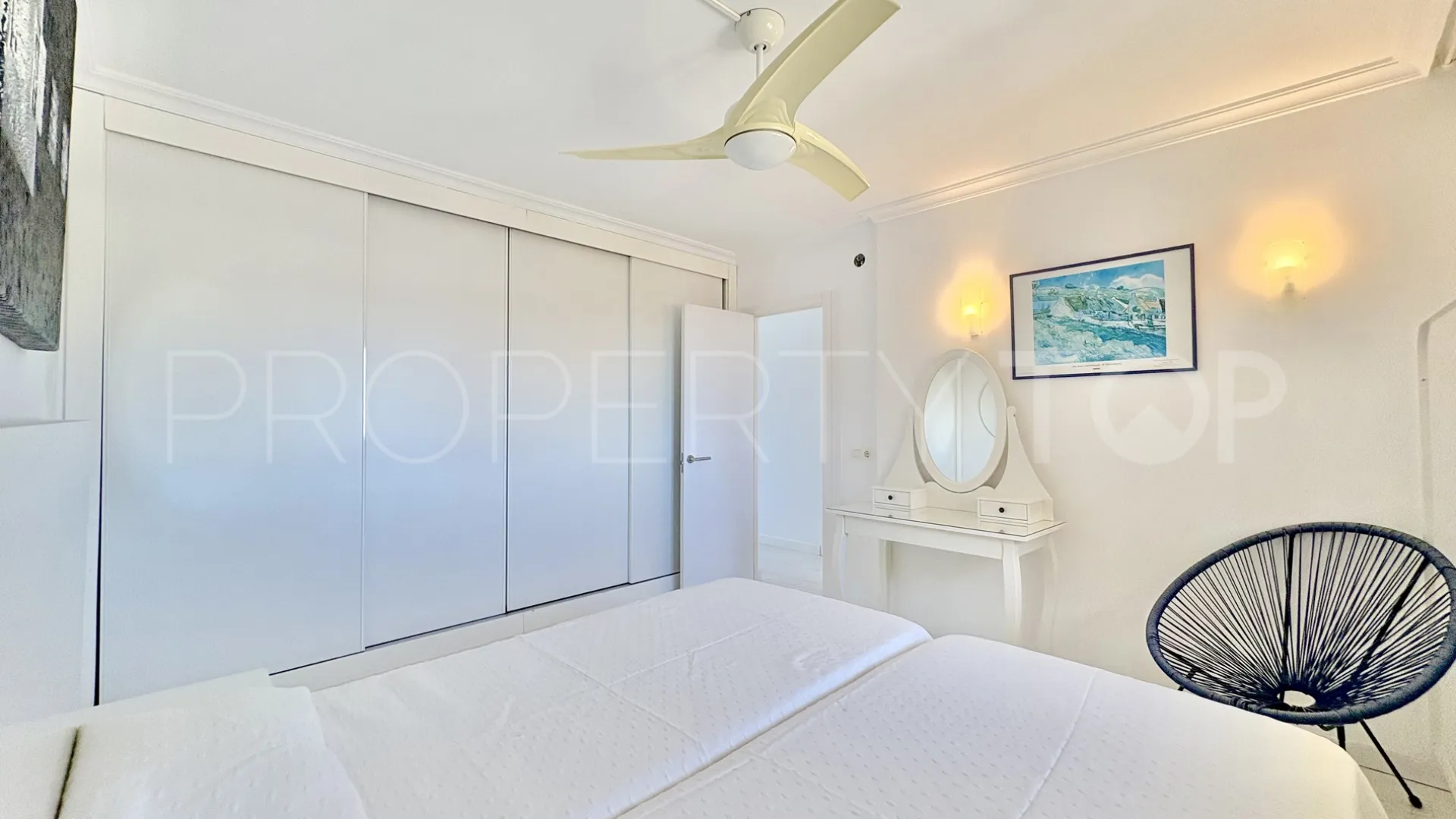 For sale Calahonda apartment with 2 bedrooms