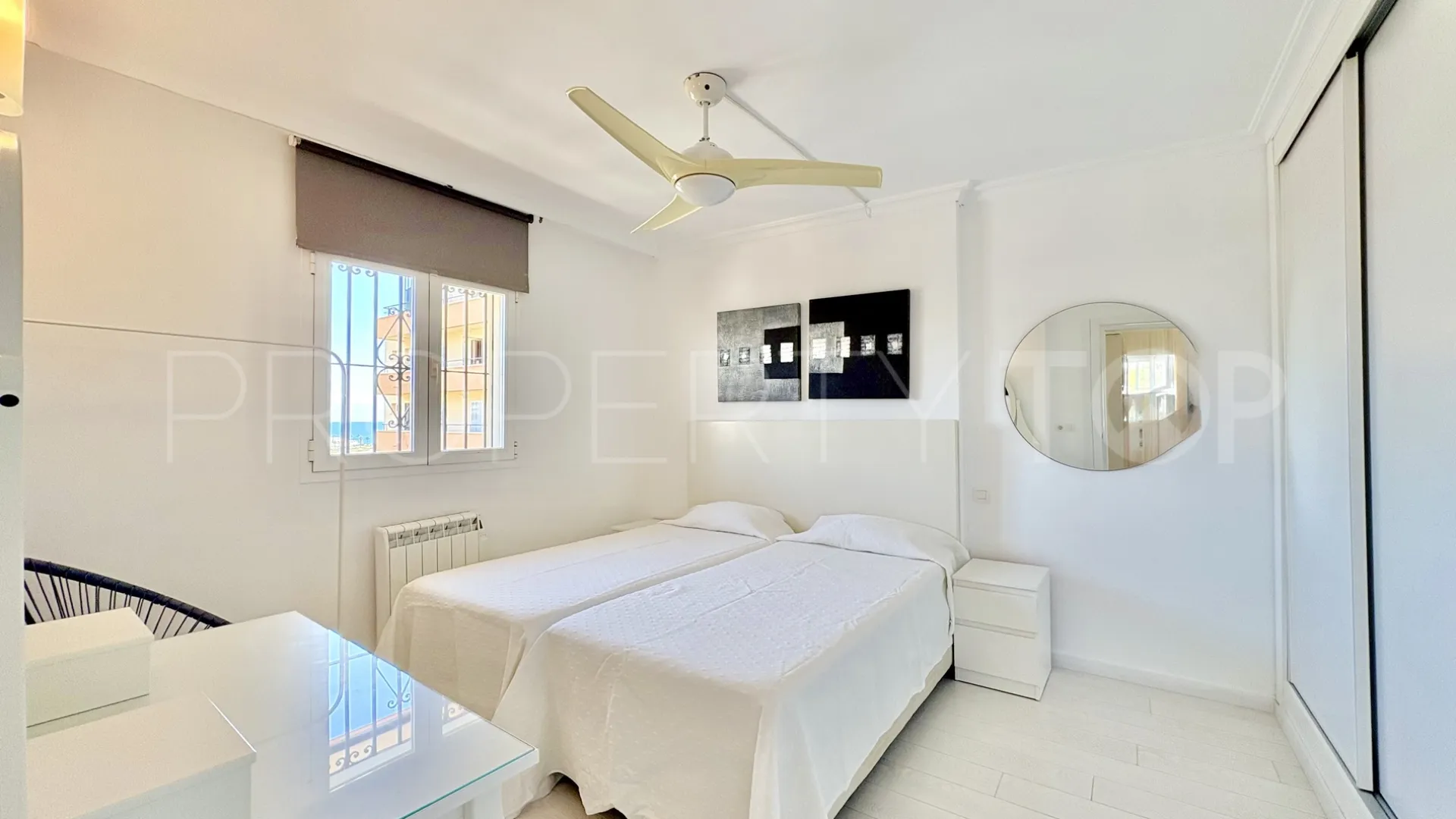 For sale Calahonda apartment with 2 bedrooms
