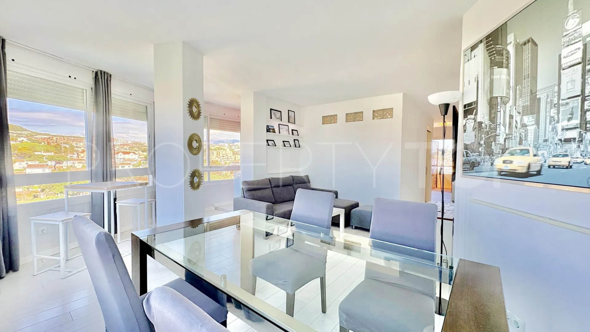 For sale Calahonda apartment with 2 bedrooms