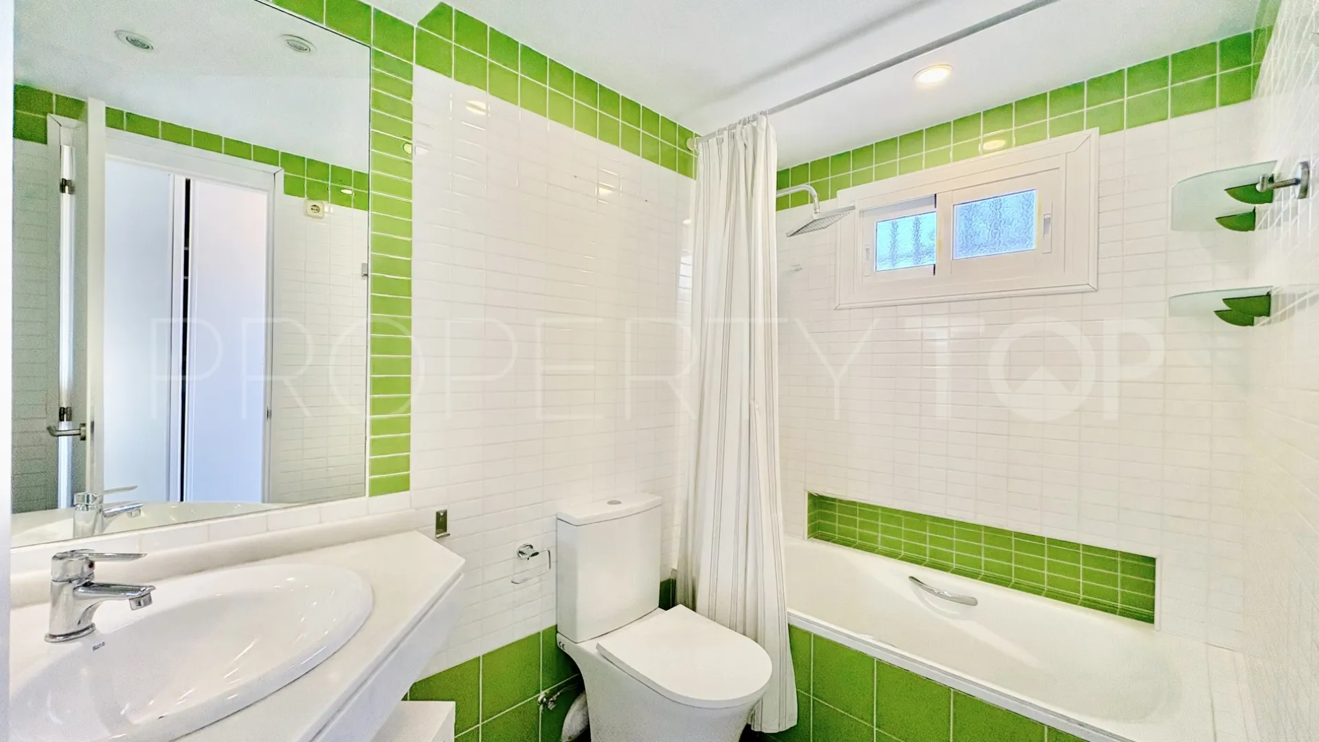 For sale Calahonda apartment with 2 bedrooms