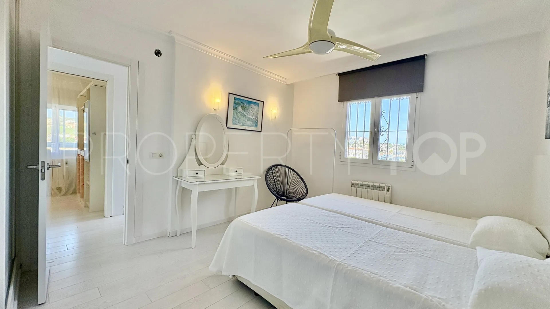 For sale Calahonda apartment with 2 bedrooms