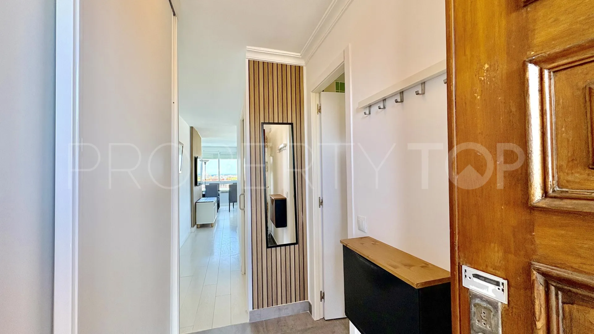 For sale Calahonda apartment with 2 bedrooms