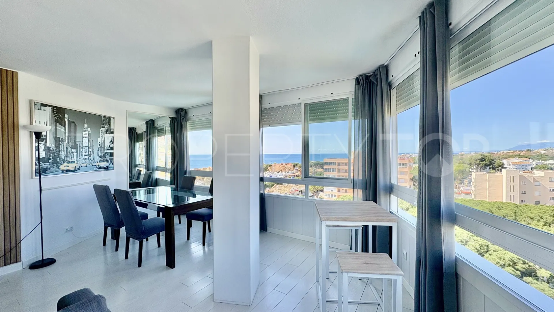 For sale Calahonda apartment with 2 bedrooms