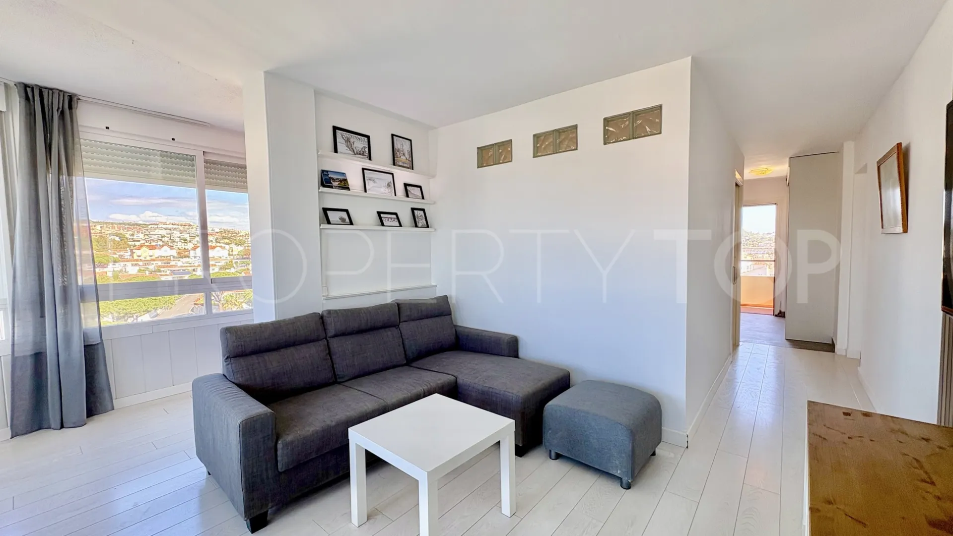 For sale Calahonda apartment with 2 bedrooms