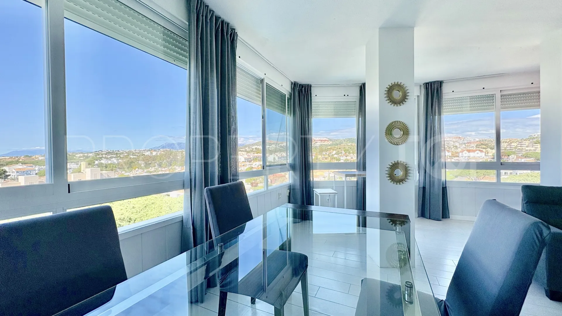 For sale Calahonda apartment with 2 bedrooms