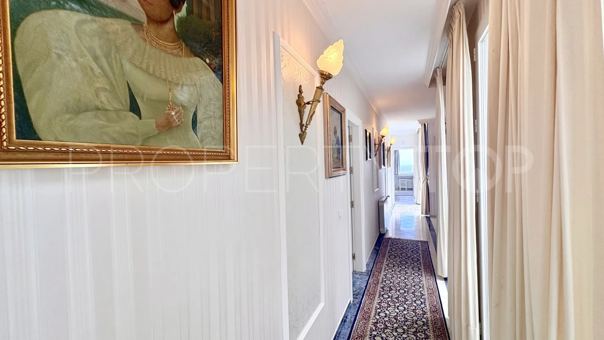 Buy house with 6 bedrooms in Hacienda las Chapas