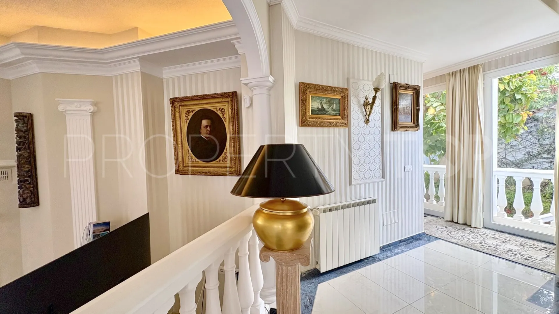 Buy house with 6 bedrooms in Hacienda las Chapas