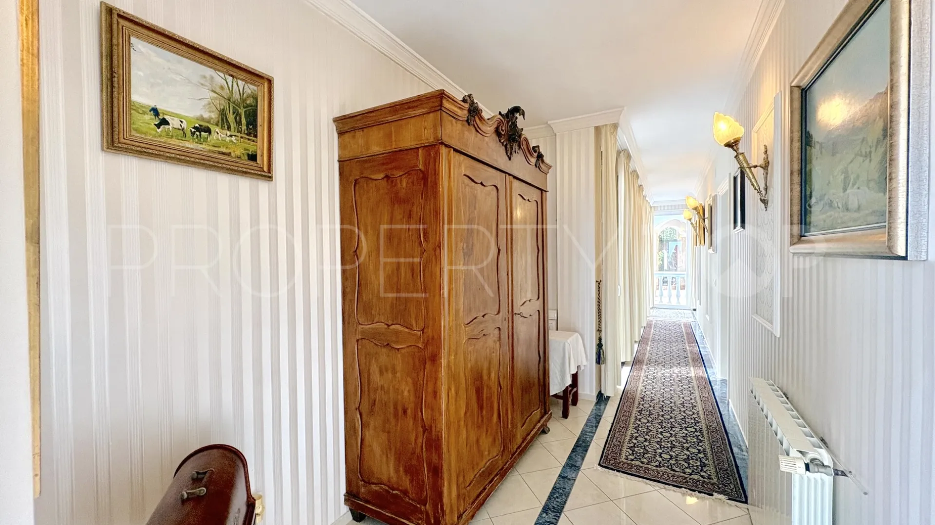 Buy house with 6 bedrooms in Hacienda las Chapas
