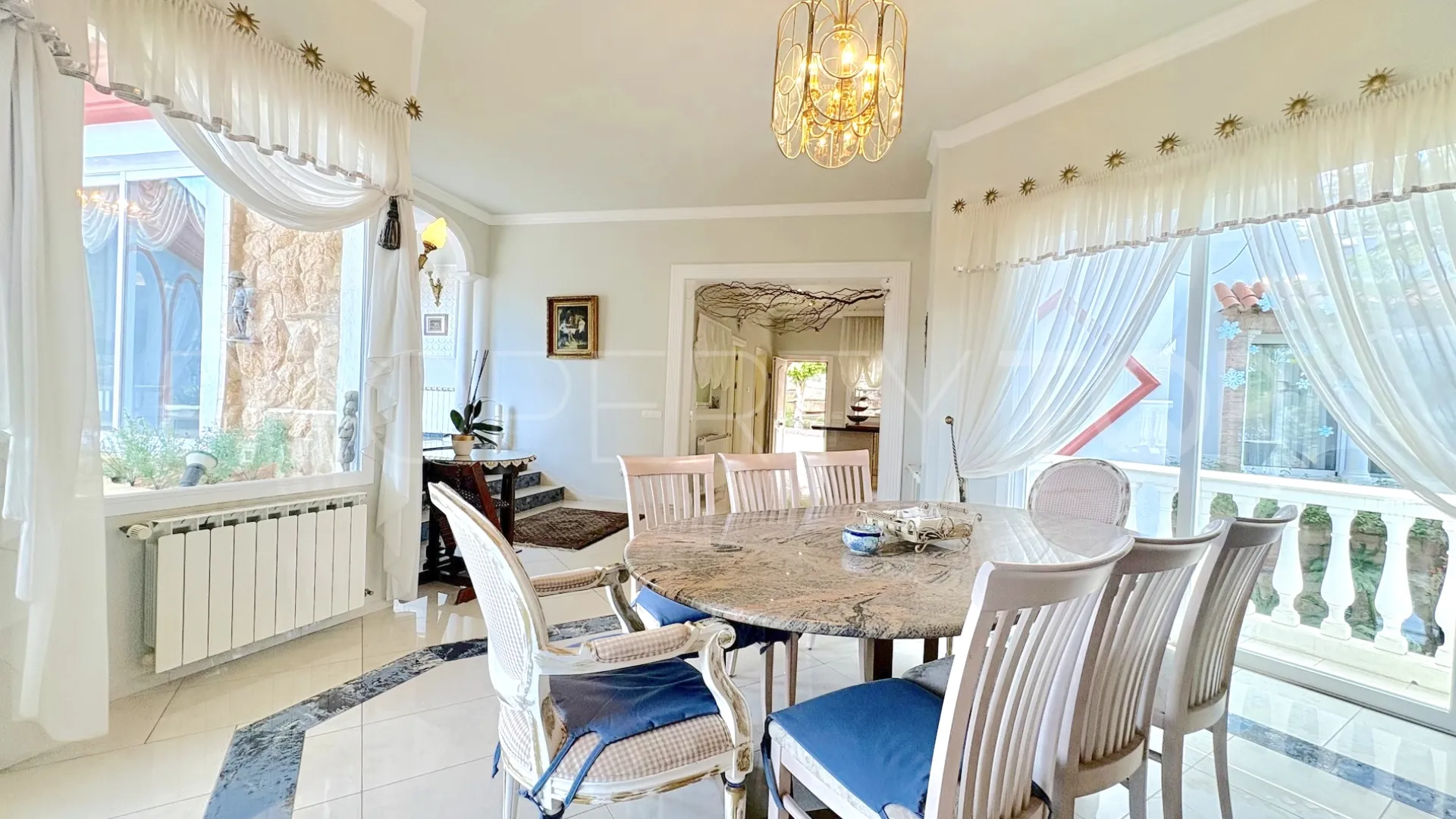 Buy house with 6 bedrooms in Hacienda las Chapas