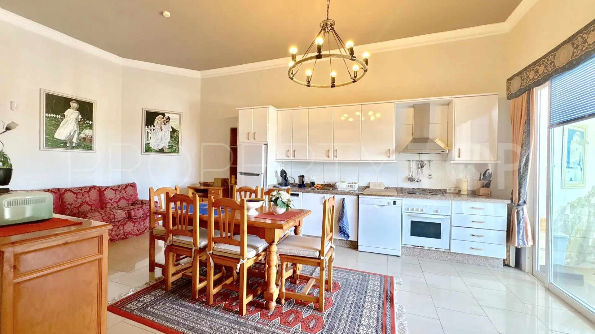 Buy house with 6 bedrooms in Hacienda las Chapas