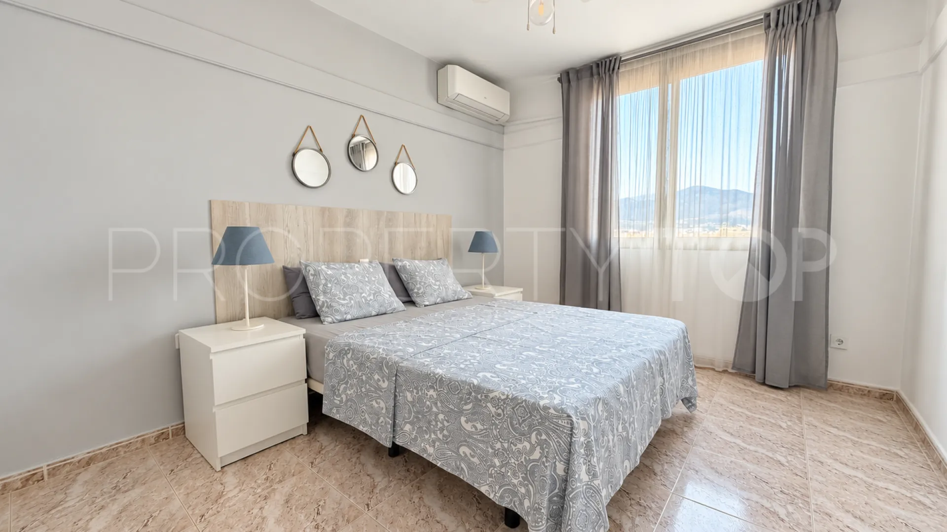 Comprar apartamento en Fuengirola Puerto con 1 dormitorio