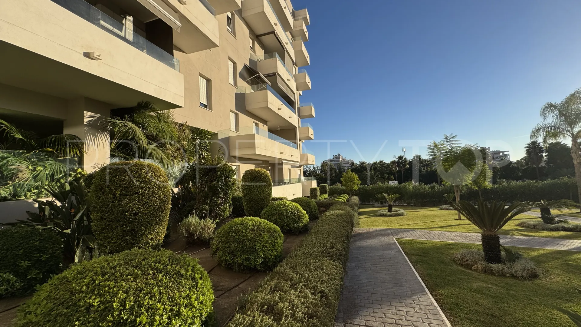 Buy Nueva Andalucia apartment