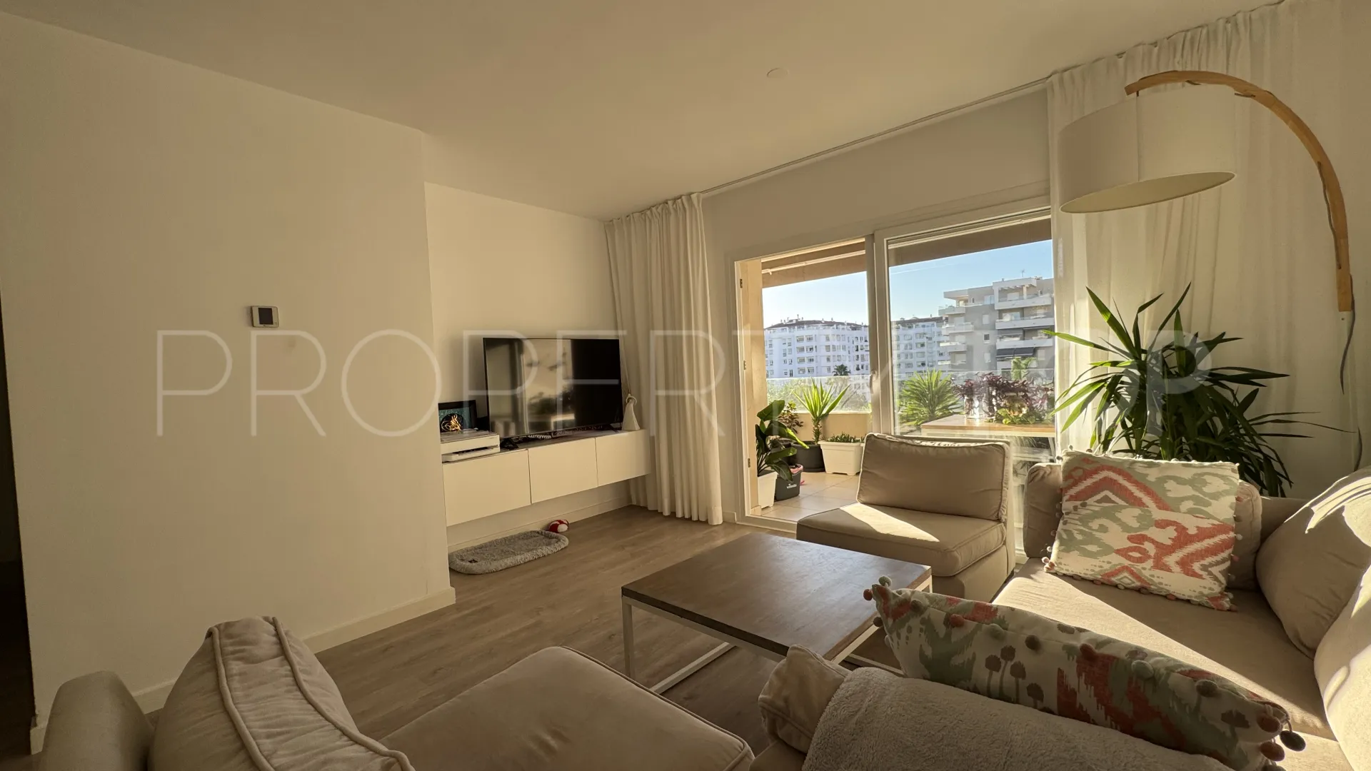 Buy Nueva Andalucia apartment