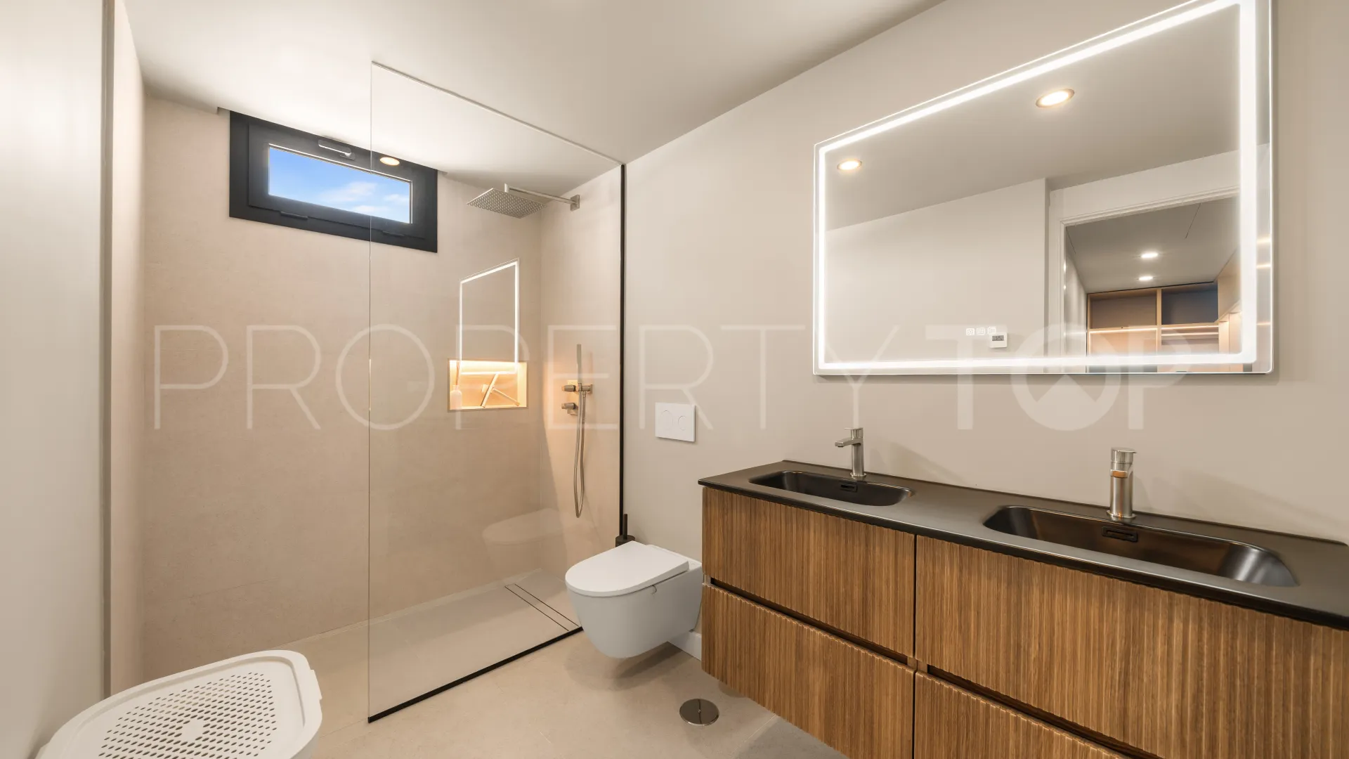 Villa en venta de 5 dormitorios en La Capellania