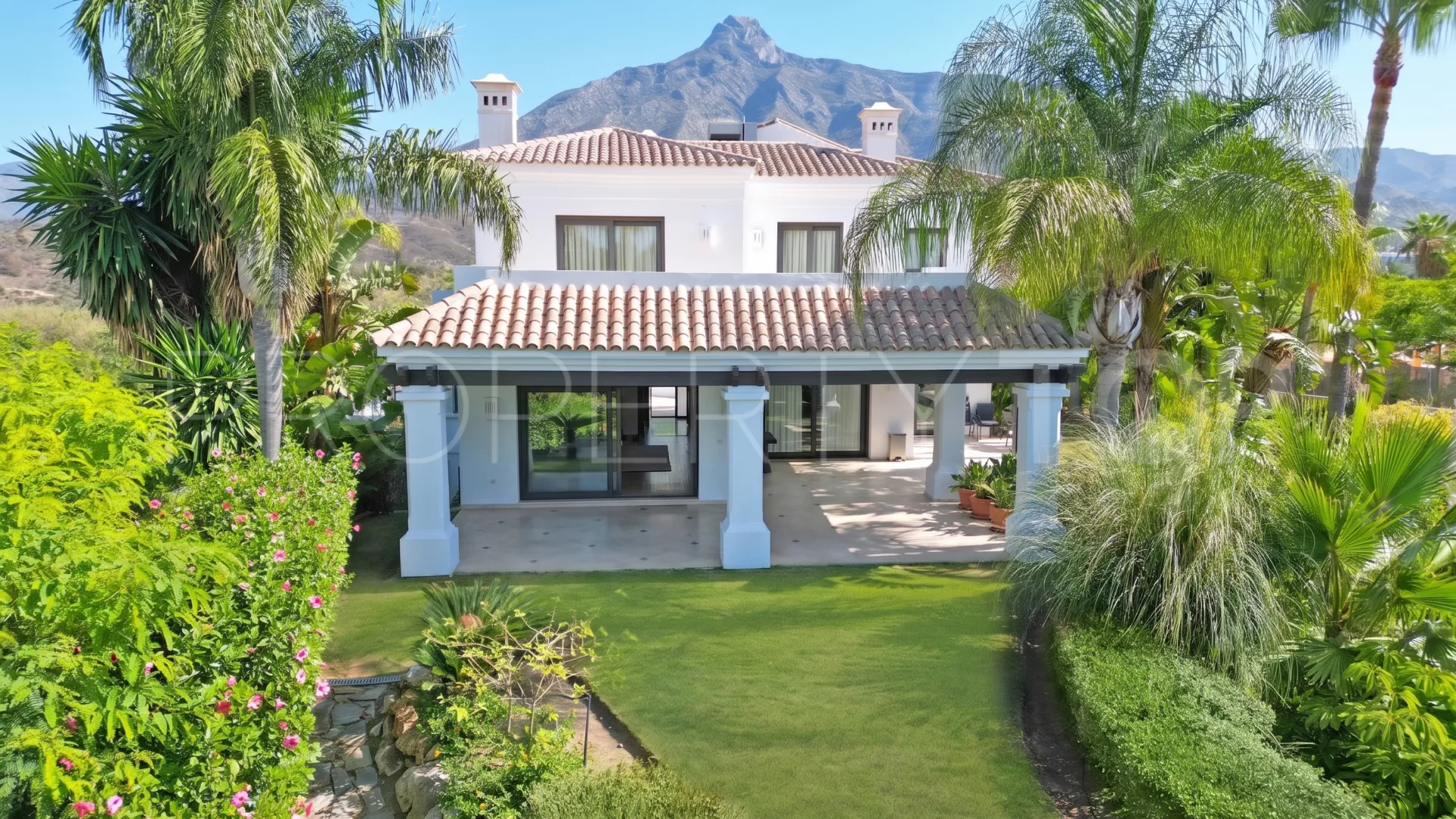 Villa for sale in Lomas de Magna Marbella with 4 bedrooms