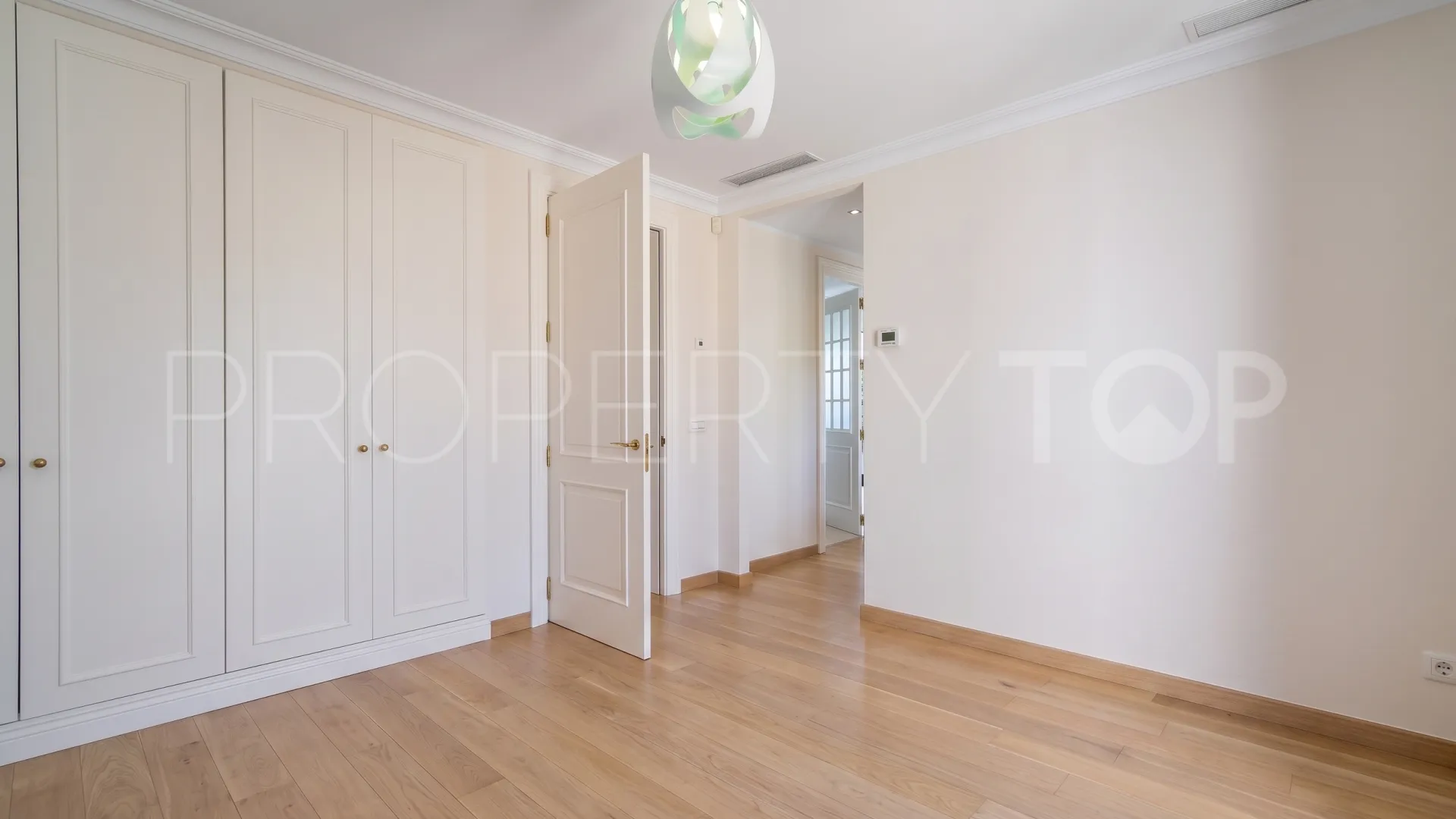 Villa for sale in Lomas de Magna Marbella with 4 bedrooms