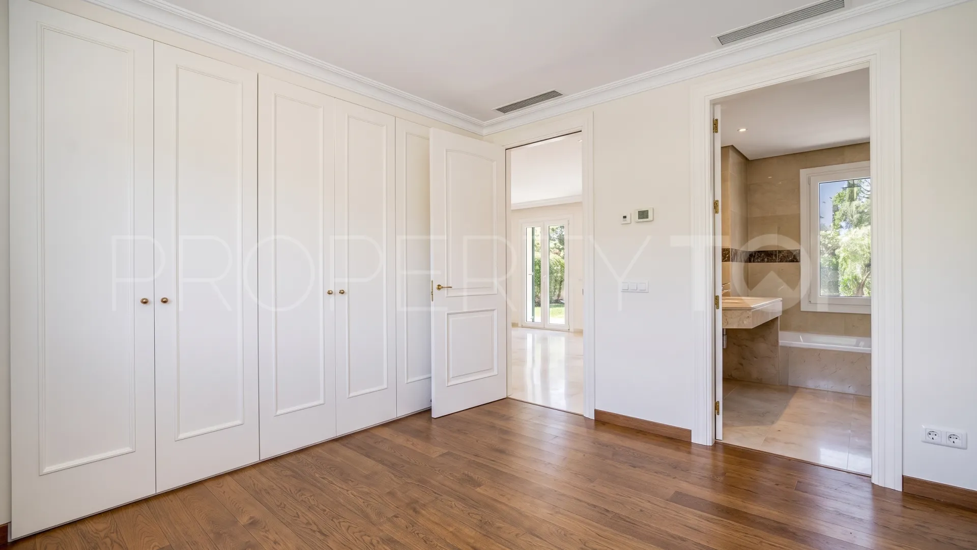 Villa for sale in Lomas de Magna Marbella with 4 bedrooms