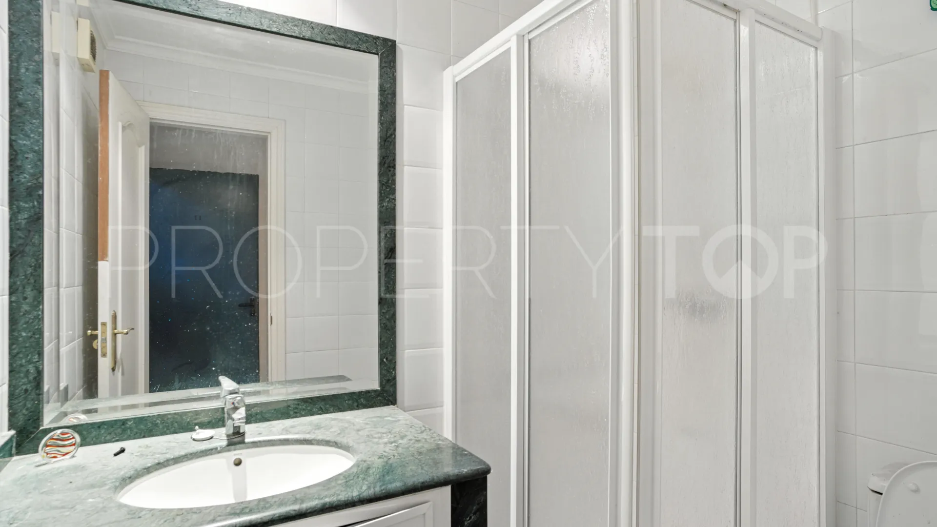 Apartamento en venta con 2 dormitorios en La Herradura