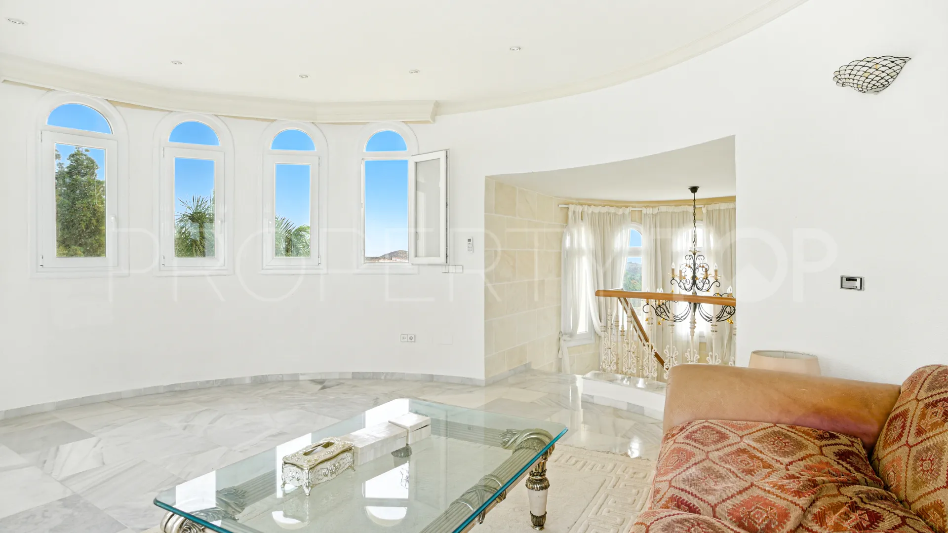 Villa en venta de 5 dormitorios en El Chaparral