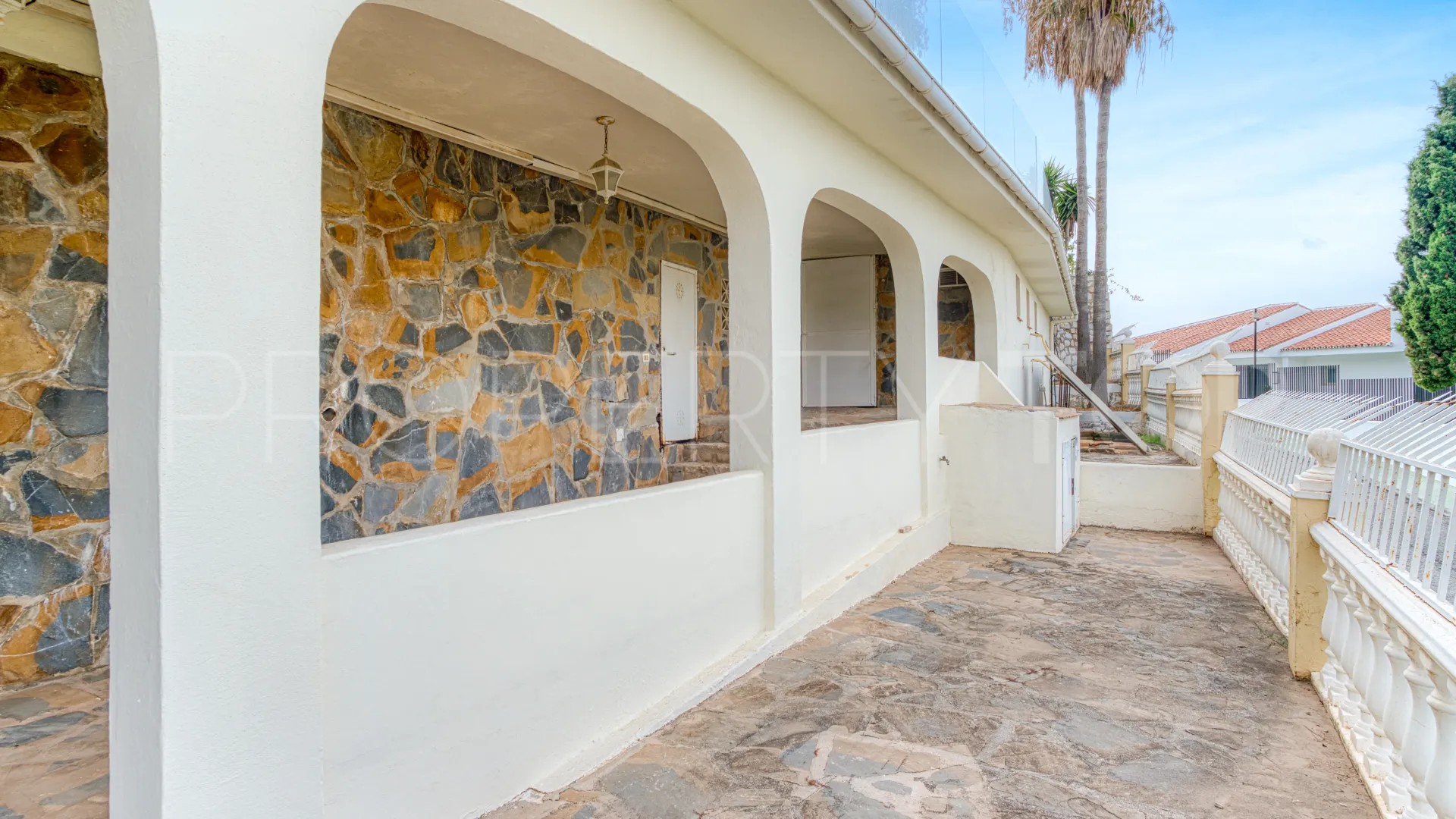 Villa en venta de 5 dormitorios en El Chaparral