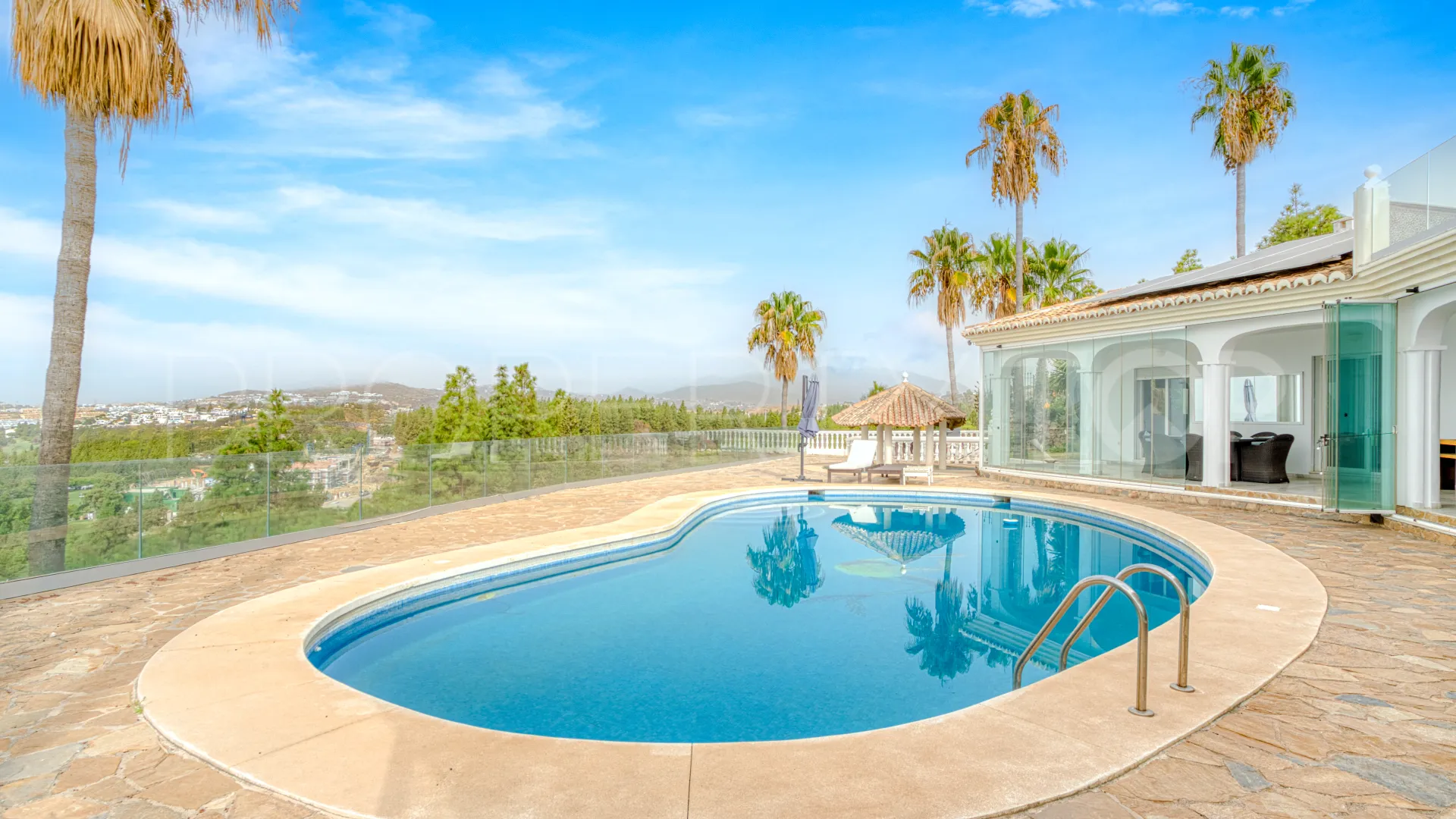 Villa en venta de 5 dormitorios en El Chaparral