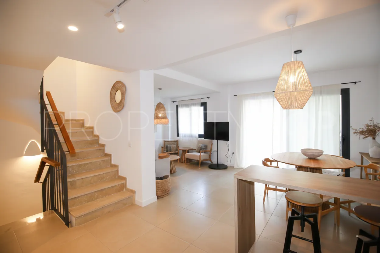 For sale 3 bedrooms town house in Agra Residencial