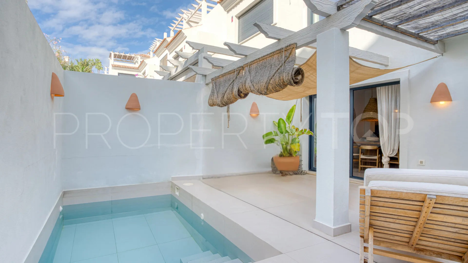 For sale 3 bedrooms town house in Agra Residencial