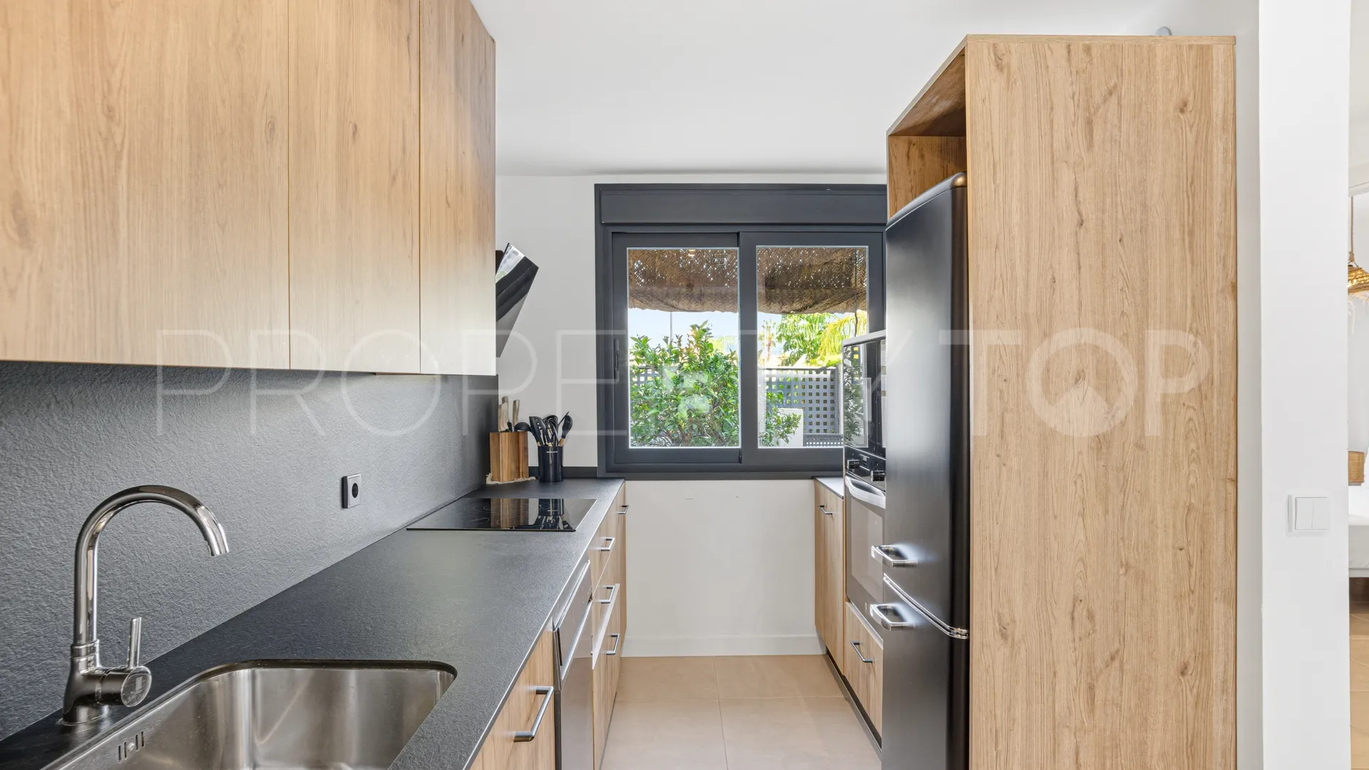 For sale 3 bedrooms town house in Agra Residencial
