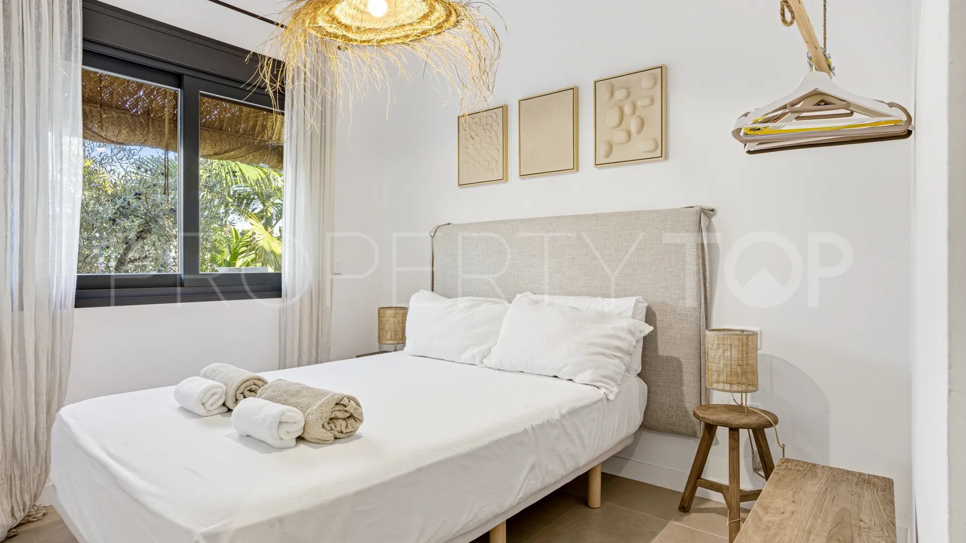 For sale 3 bedrooms town house in Agra Residencial