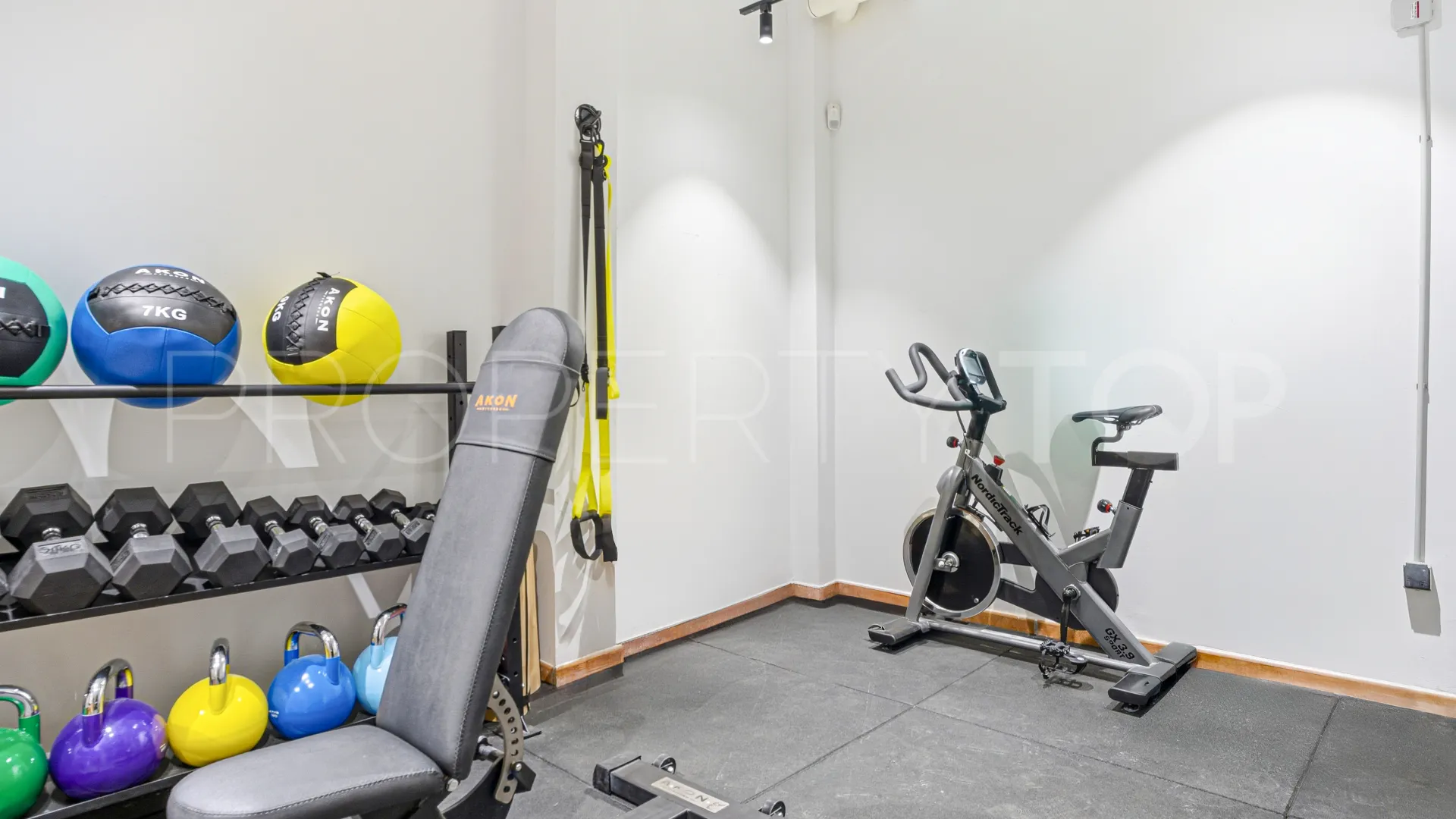 For sale 3 bedrooms town house in Agra Residencial