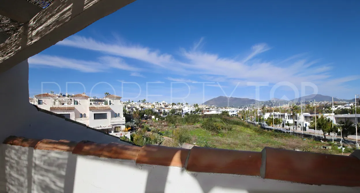 For sale 3 bedrooms town house in Agra Residencial