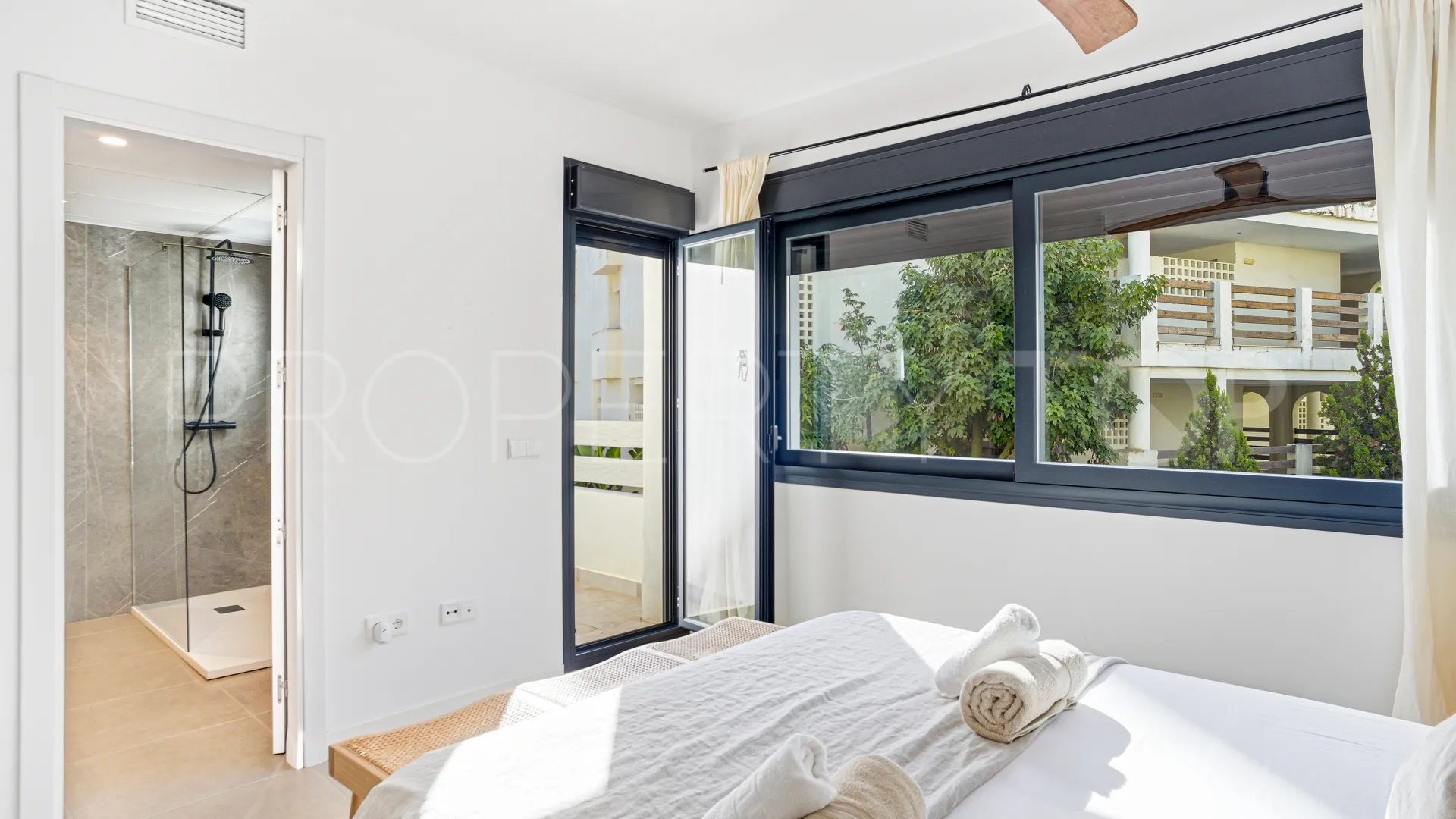 For sale 3 bedrooms town house in Agra Residencial