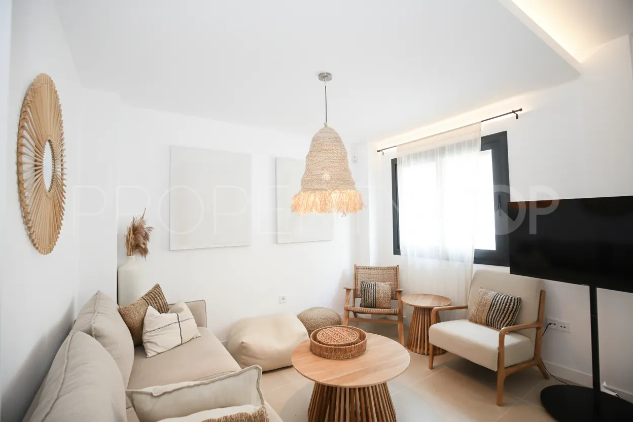 For sale 3 bedrooms town house in Agra Residencial