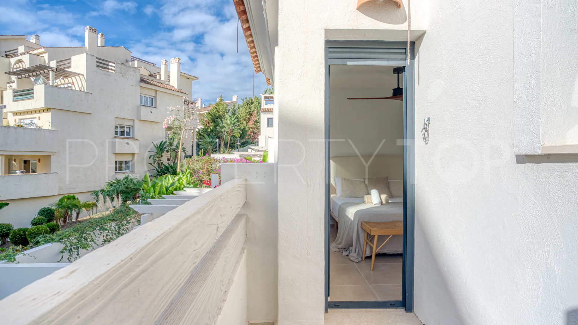 For sale 3 bedrooms town house in Agra Residencial