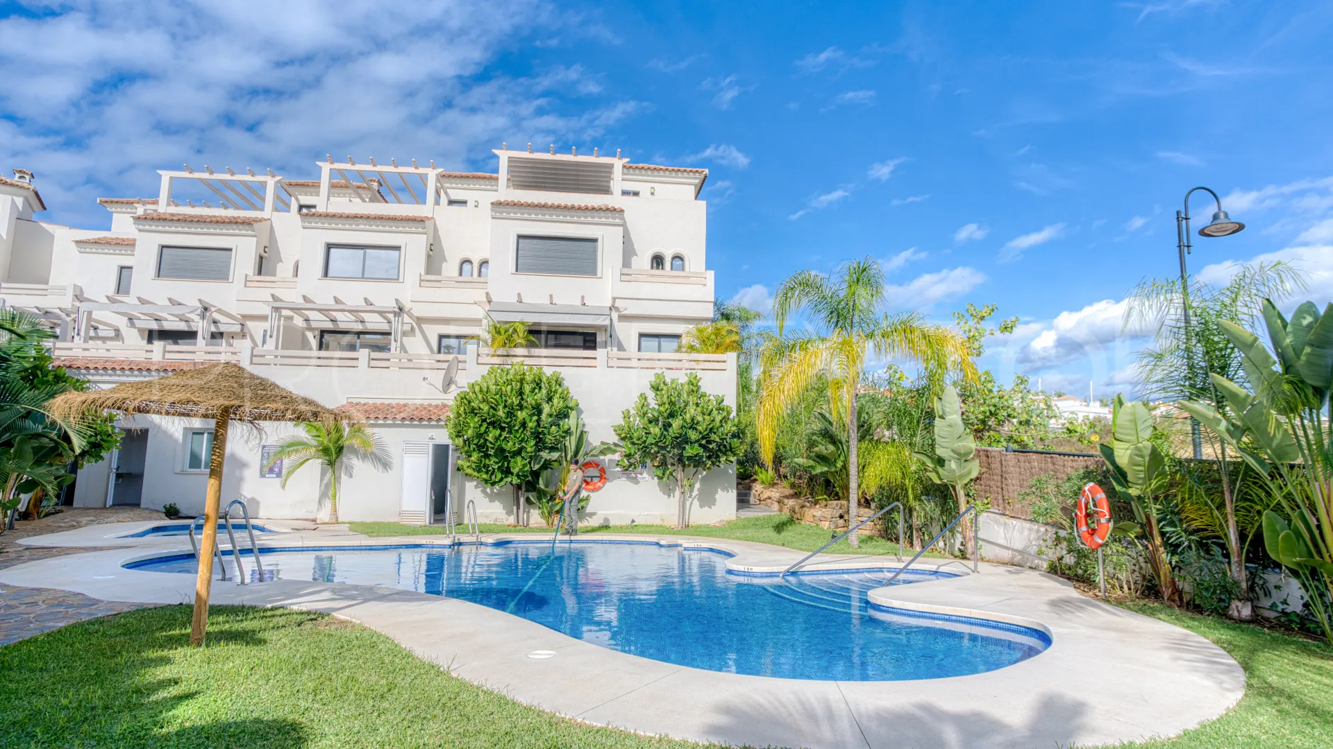 For sale 3 bedrooms town house in Agra Residencial